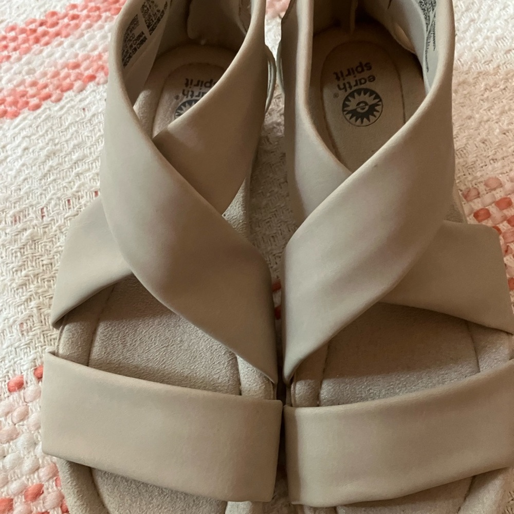 Earth Spirit NWOT wedge style sandal, 6 1/2